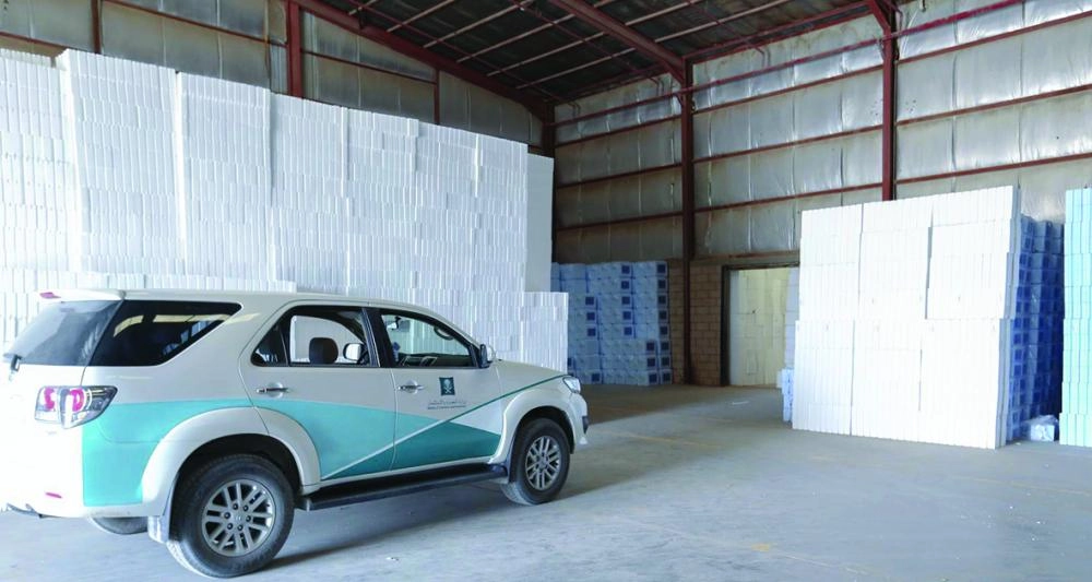 






أثناء التفتيش على المصانع                             (وزارة التجارة)