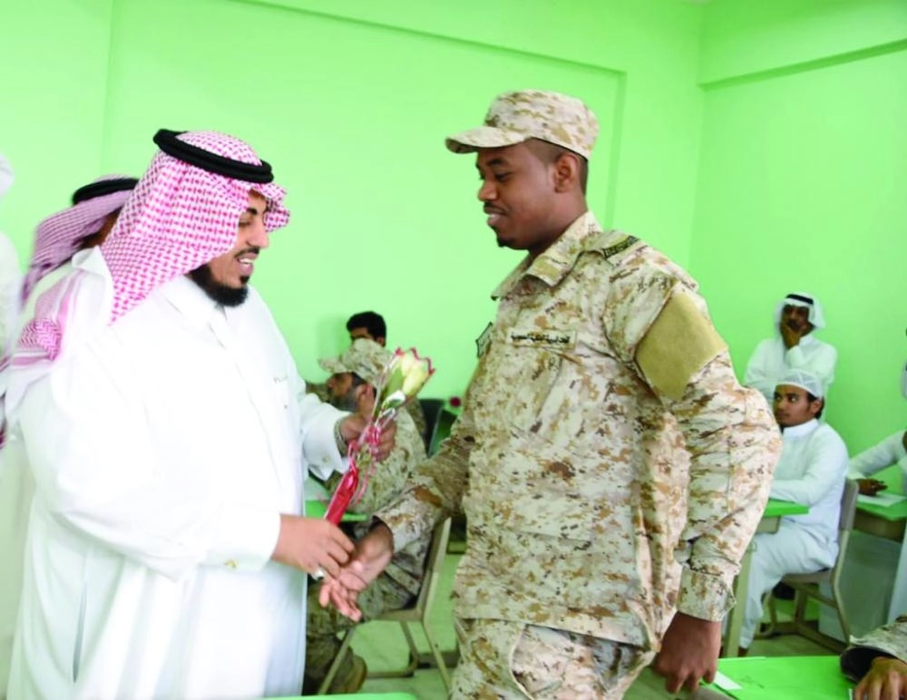 مرابطو الحد الجنوبي خلال أدائهم اختبارات الفصل الدراسي الأول                             (واس)