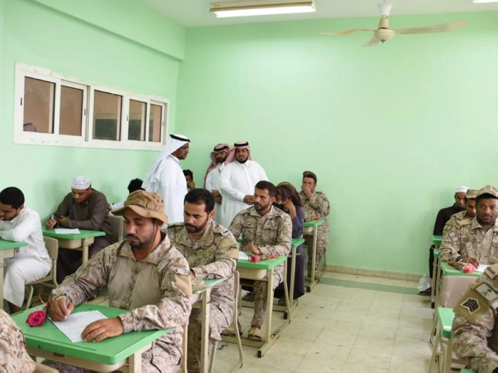 مرابطو الحد الجنوبي خلال أدائهم اختبارات الفصل الدراسي الأول                             (واس)