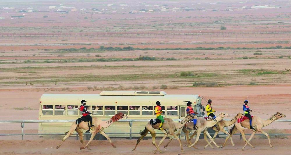 






من حفل افتتاح المهرجان وتكريم الفائزين في سباق الهجن