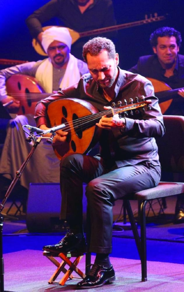 شمة خلال أداء إحدى المقطوعات بمركز إثراء (مكة)