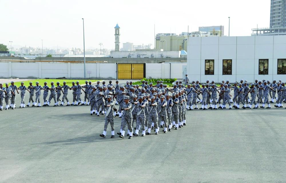 عدد من المتدربين خلال حفل التخرج (مكة)