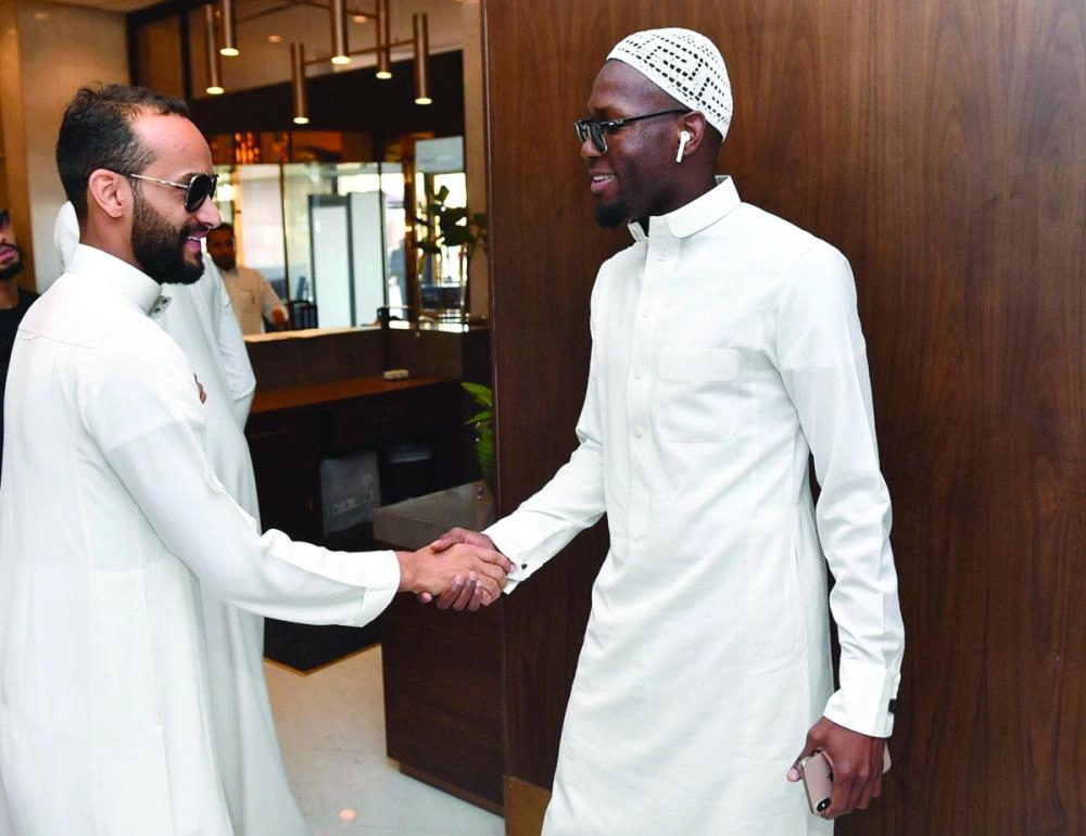 عمر هوساوي وعبدالله عطيف في مقر التجمع قبل المغادرة (مكة)