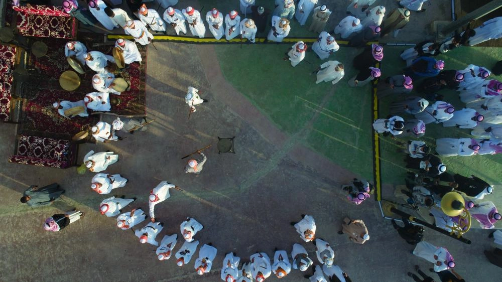 عوائل تصطحب أطفالها بالمهرجان أمس                                                                           (مفلح الحبابي، واس)