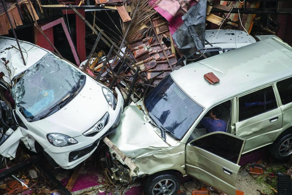 






دمار خلفه تسونامي إندونيسيا                        (د ب أ)