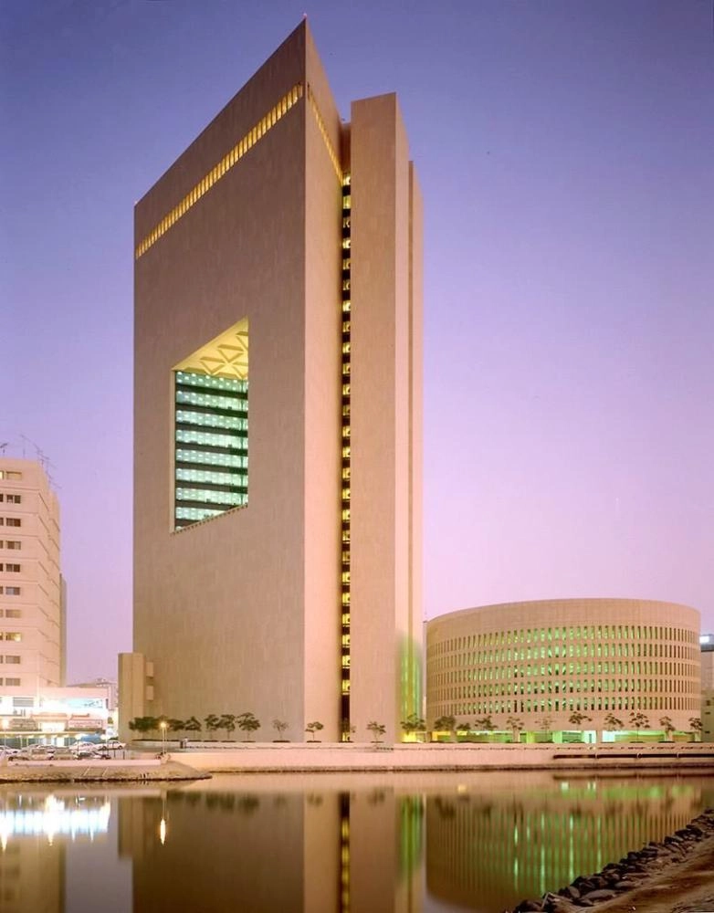 






مقر البنك الأهلي التجاري في جدة                              (مكة)