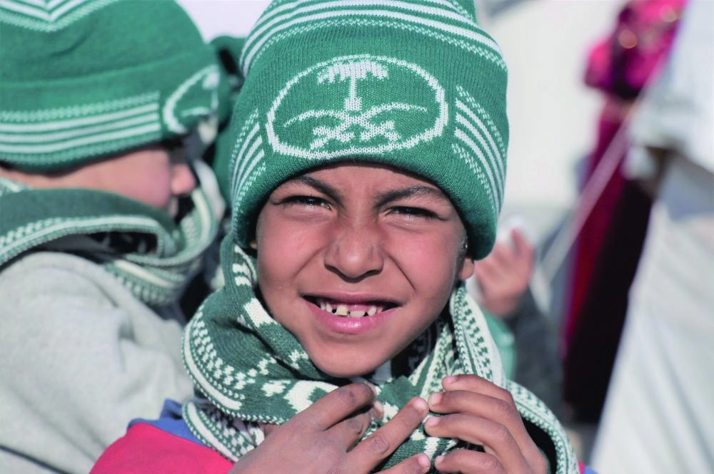 



طفلان يرتديان من أطقم المركز الشتوية                                                   (واس)  