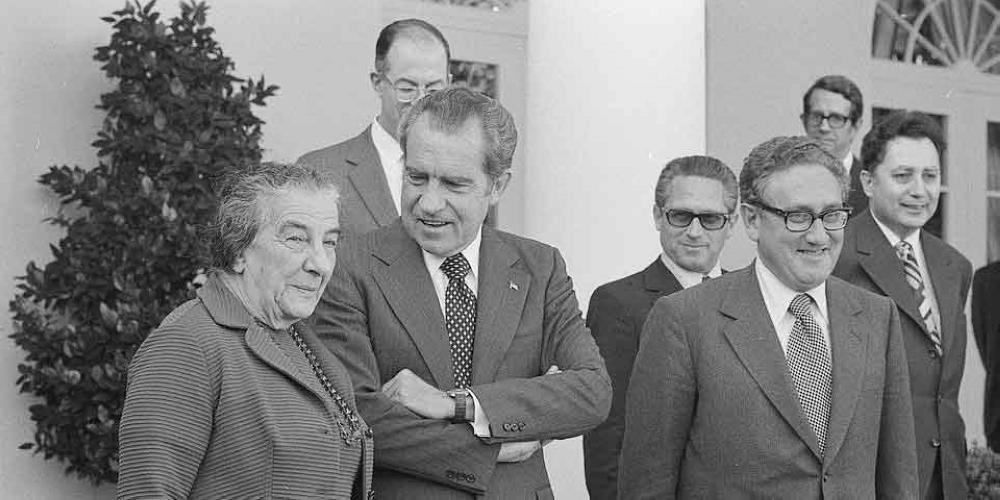 






.. ومع نيكسون وكيسينجر                         (تويتر)