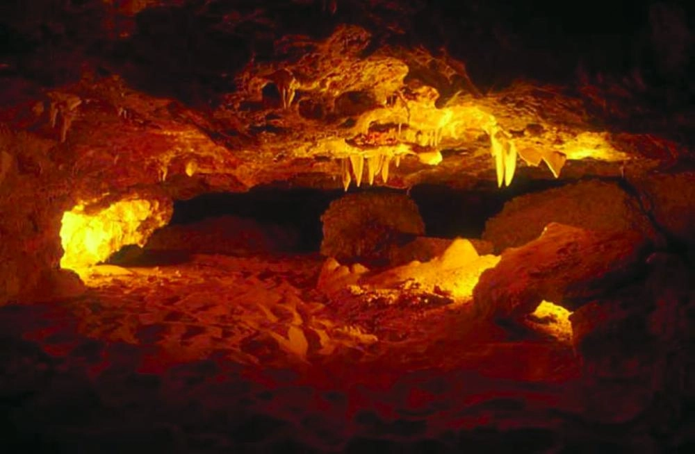 






أحد الكهوف الأثرية                                           (مكة)