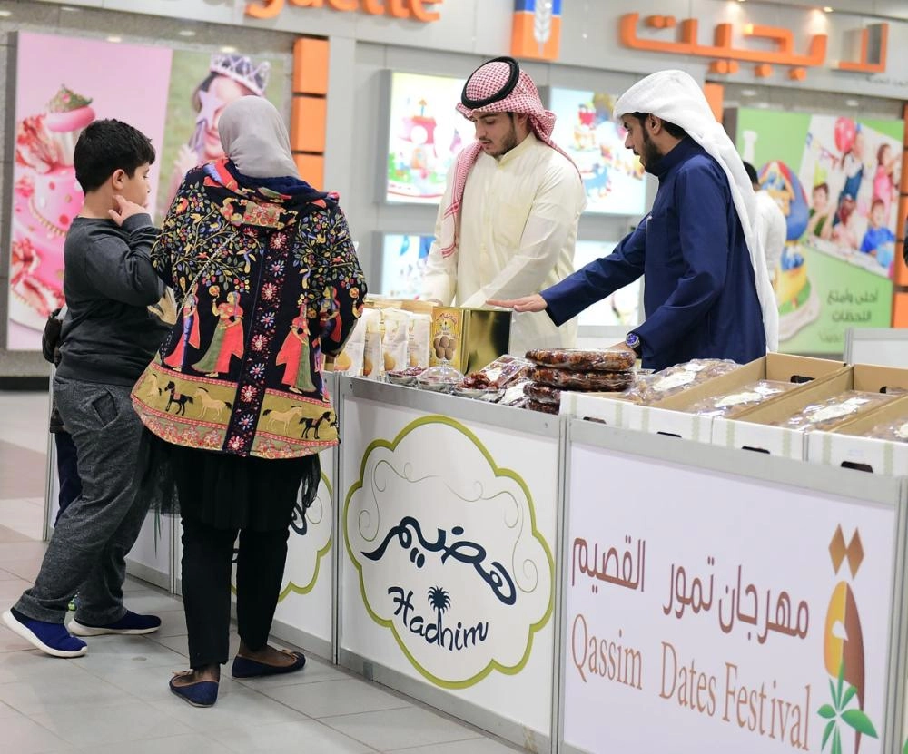 






من مهرجان تمور القصيم بالكويت                                    (مكة)