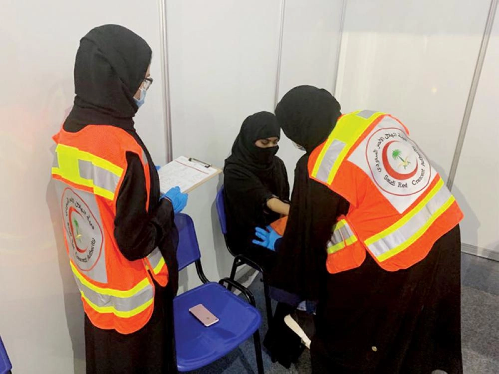 طبيبات يتعاملن مع حالات طارئة بالمعرض (مكة)