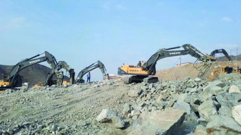 






معدات تعمل في الدائري الثالث                                            (مكة)