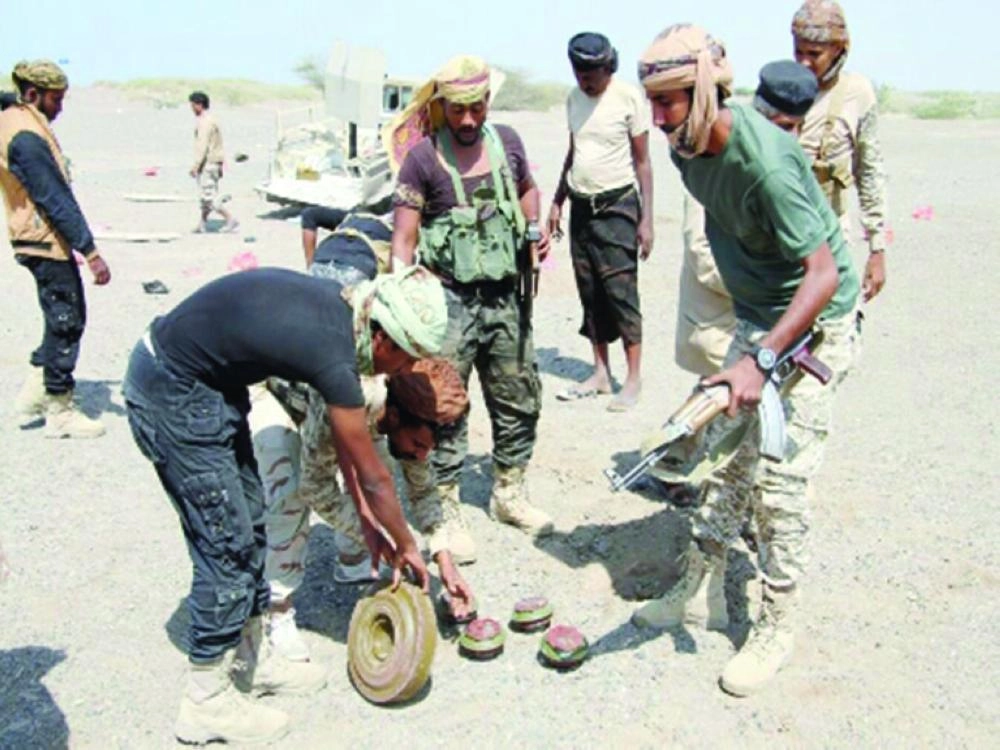 






مقذوفات وألغام حوثية                                           (تويتر)