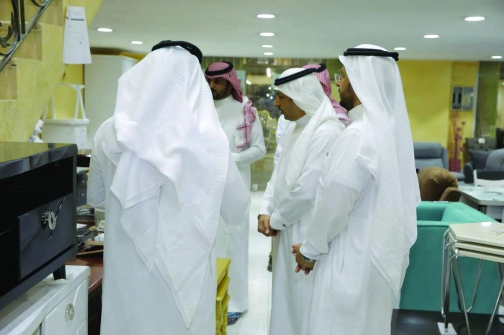 






من جولة توطين محلات الأثاث                                                                 (وزارة العمل)