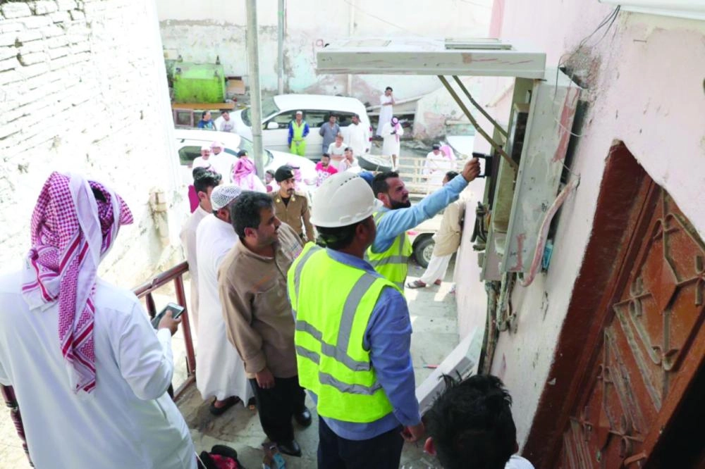 






من أعمال فصل التيار عن العقارات                       (مكة)