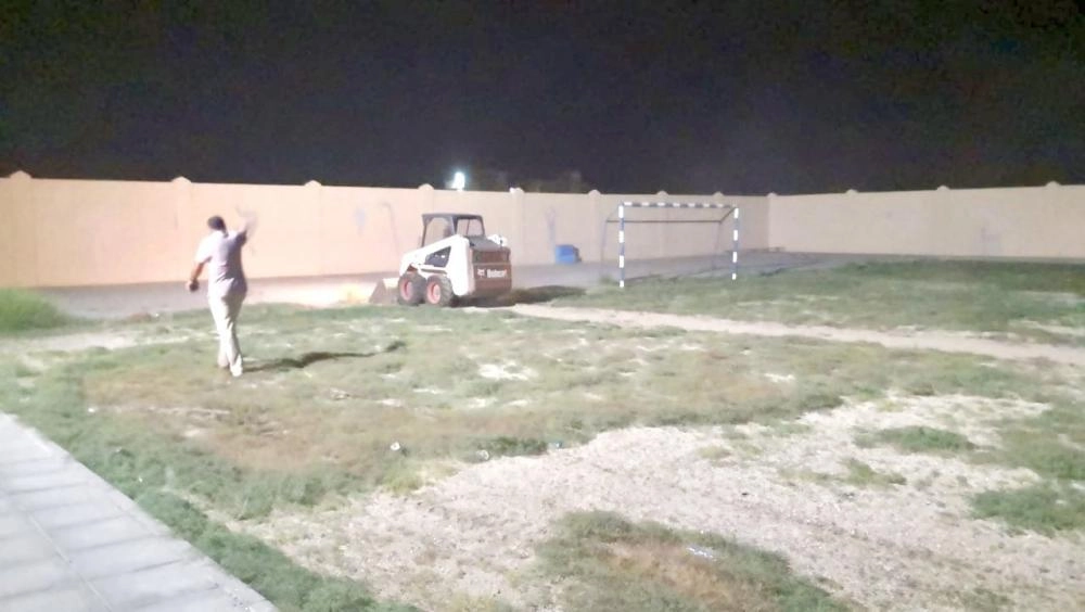 رش المبيدات على الصارصير (3)