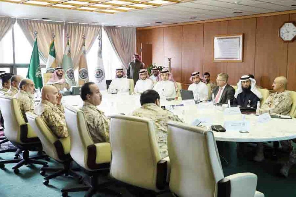  الأمير عبدالله بن بندر خلال اللقاء (واس) 