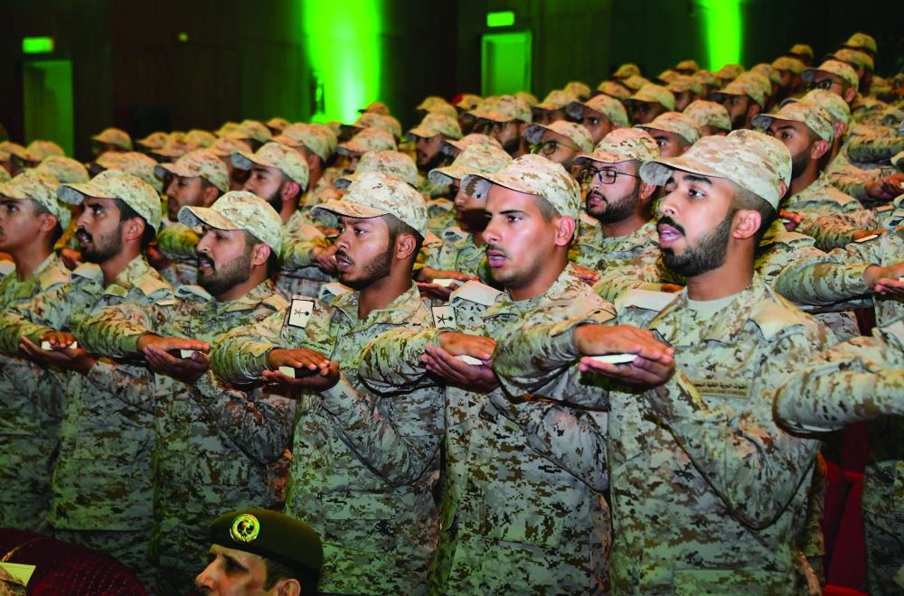 الخريجون خلال أداء القسم   (واس)