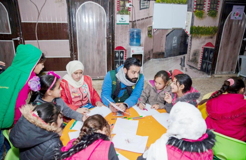 






الفريق الطبي لمركز الملك سلمان مع الأطفال داخل مخيم الزعتري      (واس)