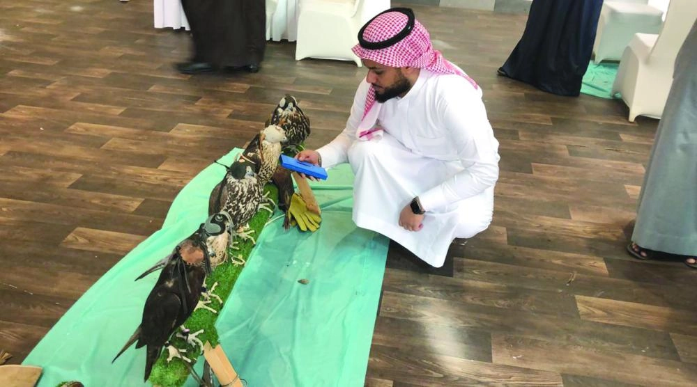 فحص مطابقة الصقور للشروط (واس)