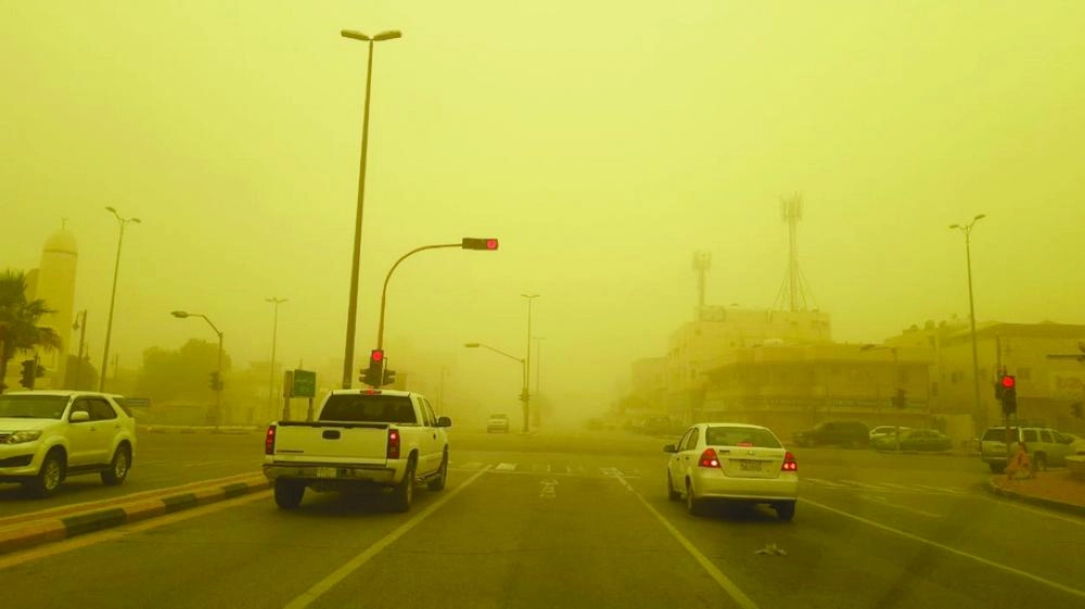 






موجة الغبار حجبت الرؤية                        (مكة) 