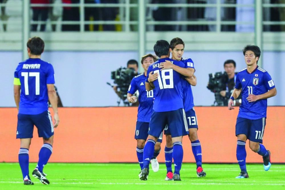 






فرحة يابانية بالفوز على أوزبكستان                                (إعلامي أمم آسيا)