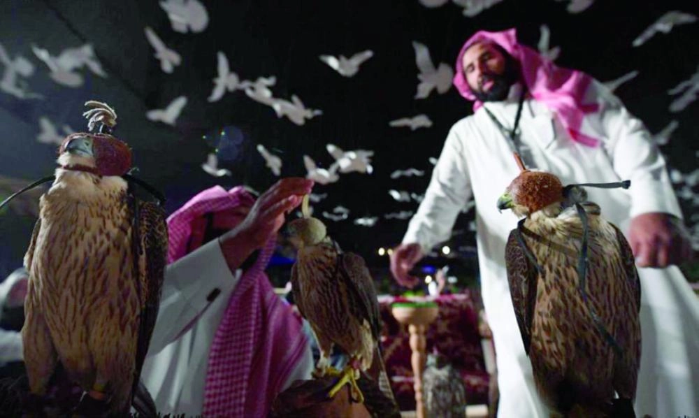 من فعاليات معرض الصقور المقام بالرياض أخيرا (مكة)