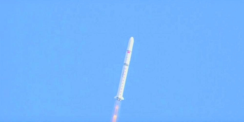 لحظة إطلاق القمرين الصناعيين "سعودي سات 5أ" و"سعودي سات 5ب" الشهر الماضي (مكة)