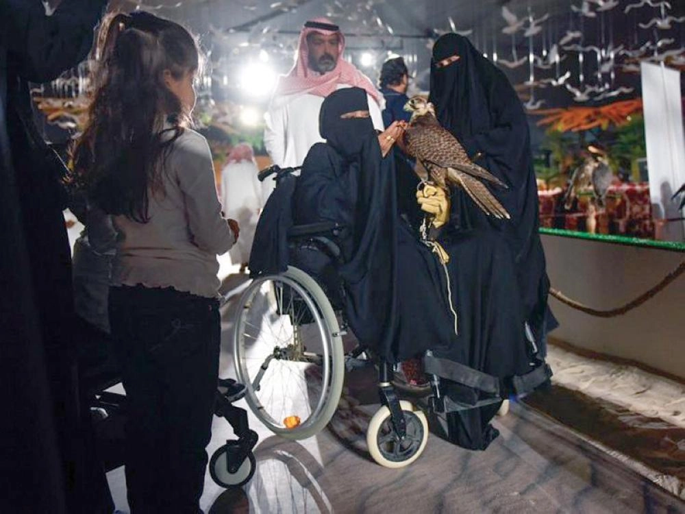 من فعاليات معرض الصقور المقام في الرياض أخيرا                      (مكة)