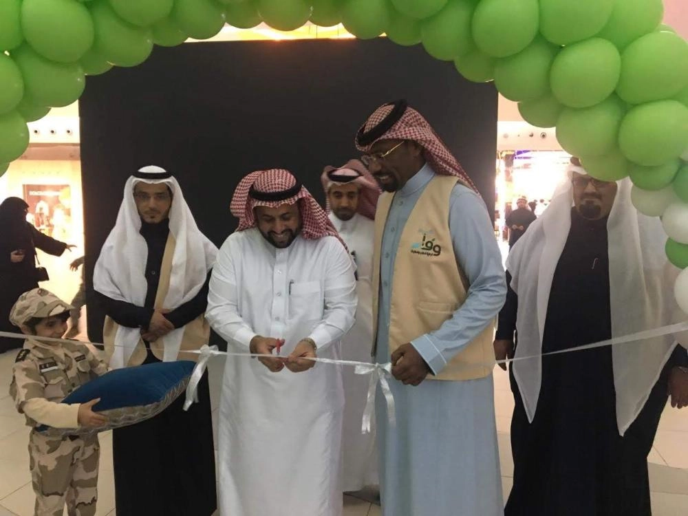 الشلعان يفتتح المعرض (مكة)