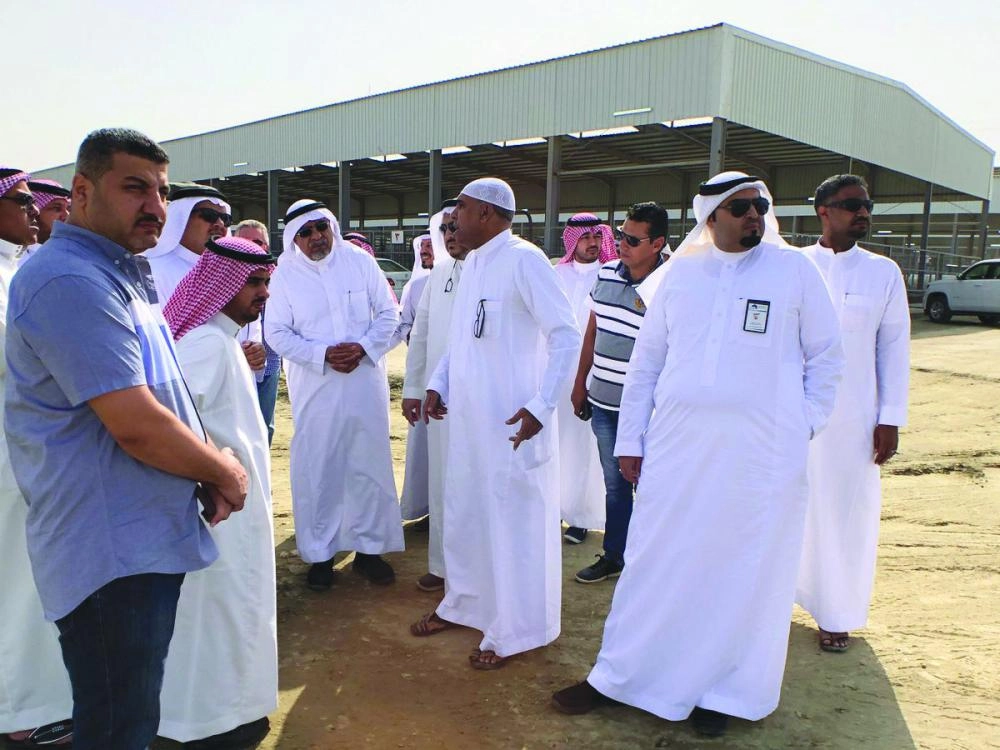 



.. وخلال تفقده المسلخ