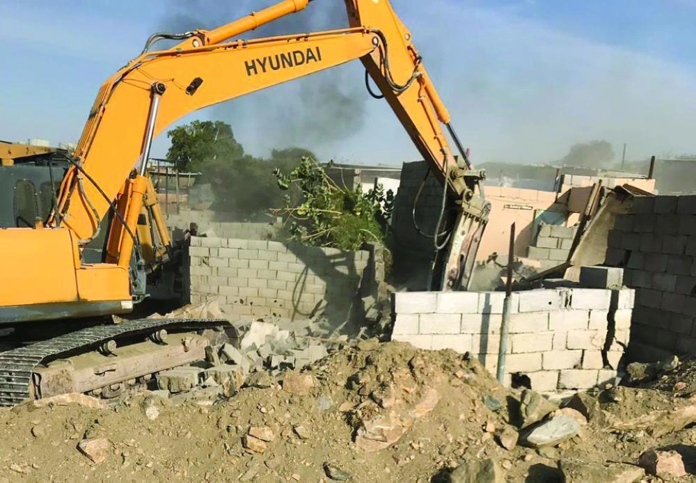 






الآليات تزيل تعديات بالطائف            (مكة)