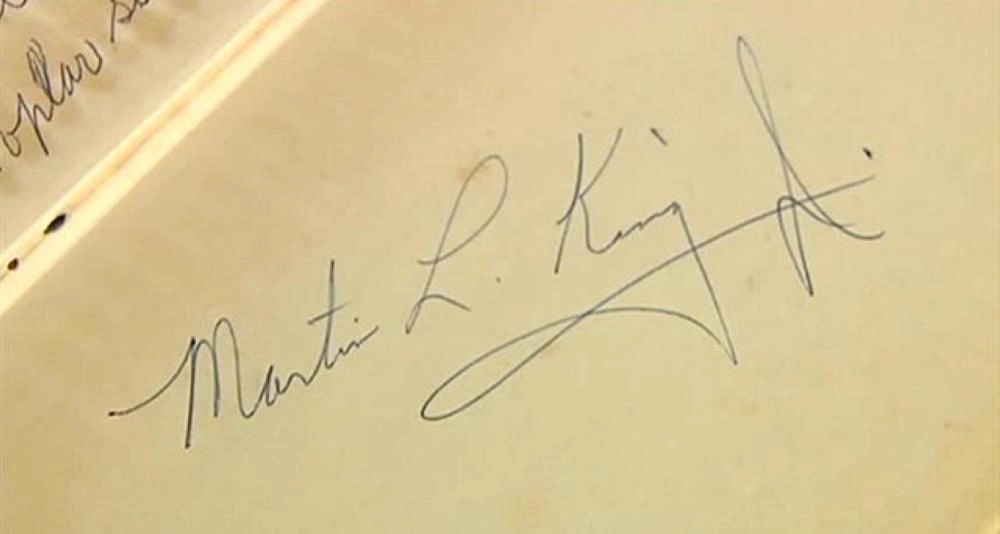 




 توقيع مارتن لوثر كينج      (69NEWS)