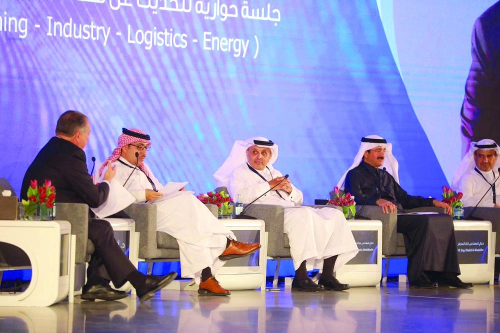 المتحدثون في الجلسة الحوارية (مكة)