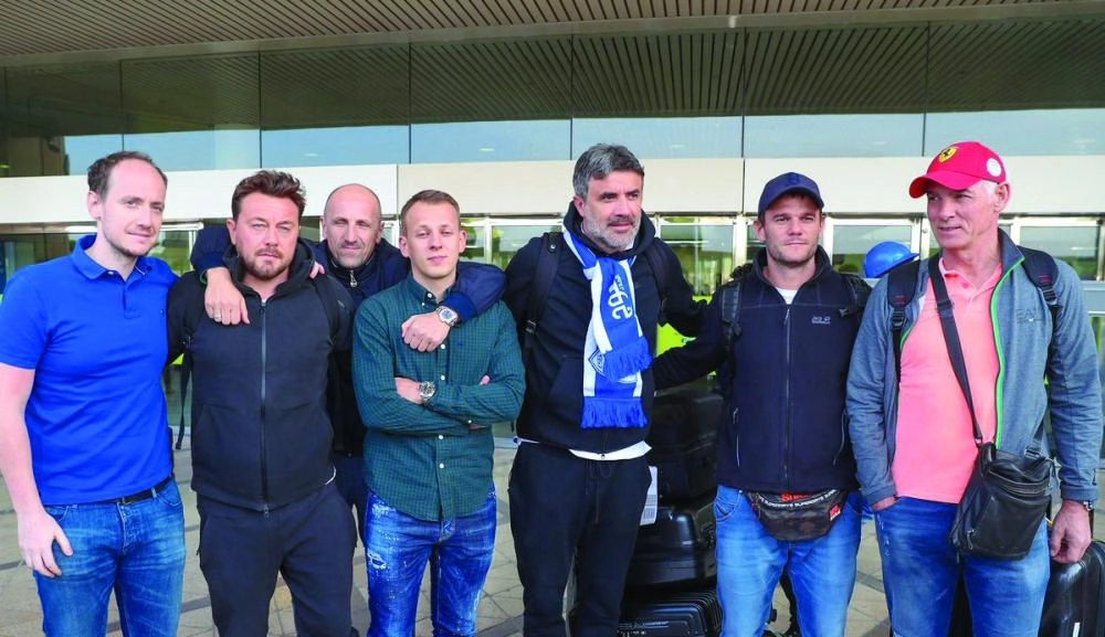 






لحظة وصول الجهاز الفني الجديد لفريق الهلال للرياض بقيادة زوران ماميتش                                    (إعلامي الهلال)