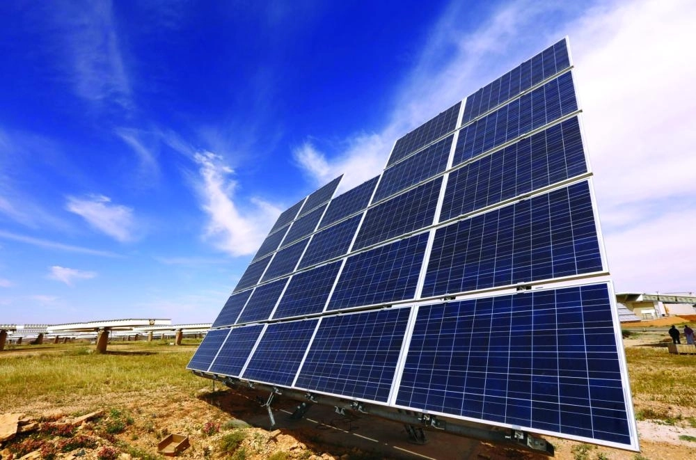 






خلايا طاقة شمسية في العيينة                                                    (واس)