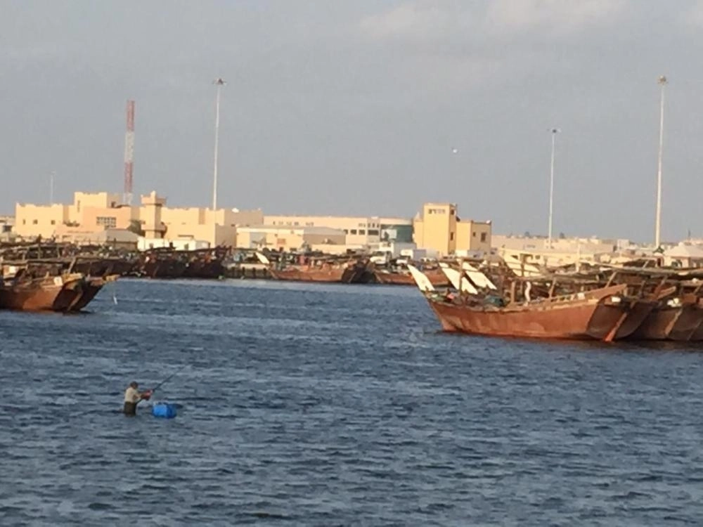 مراكب صيد صغيرة في فرضة القطيف (مكة)