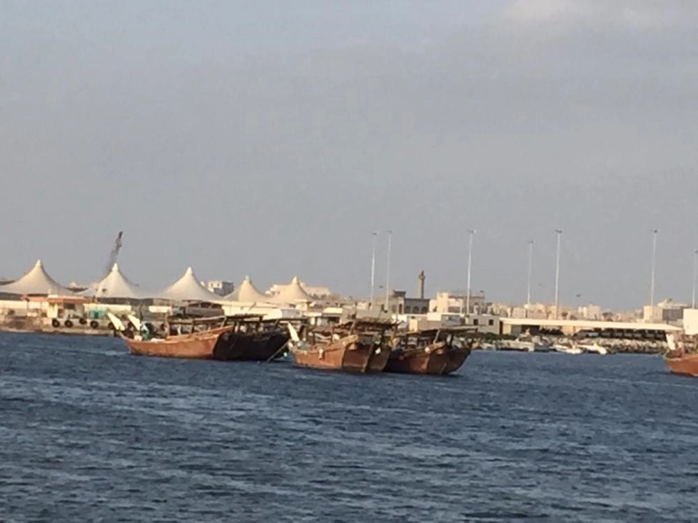 






مراكب صيد صغيرة في فرضة القطيف                                                                                                      (مكة)