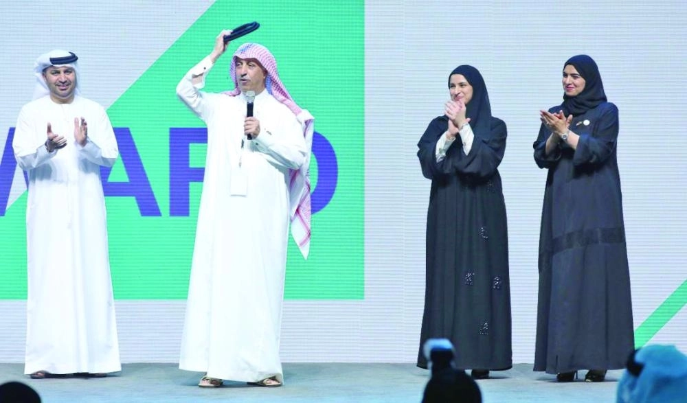 من الملتقى الإماراتي السعودي في دبي        (مكة)