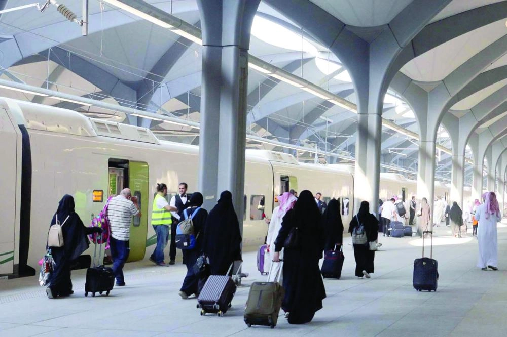 






مسافرون على قطار الحرمين                                             (مكة)