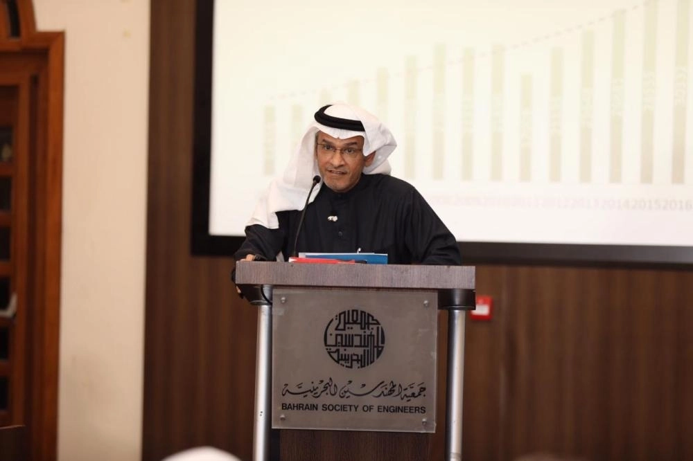 المحيسن يتحدث في اللقاء (مكة)