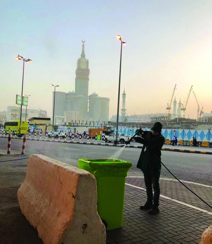 






من أعمال فرق الأمانة للقضاء على الجنادب              (مكة)