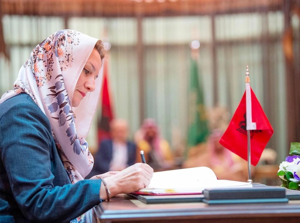 






من توقيع إحدى الاتفاقيات