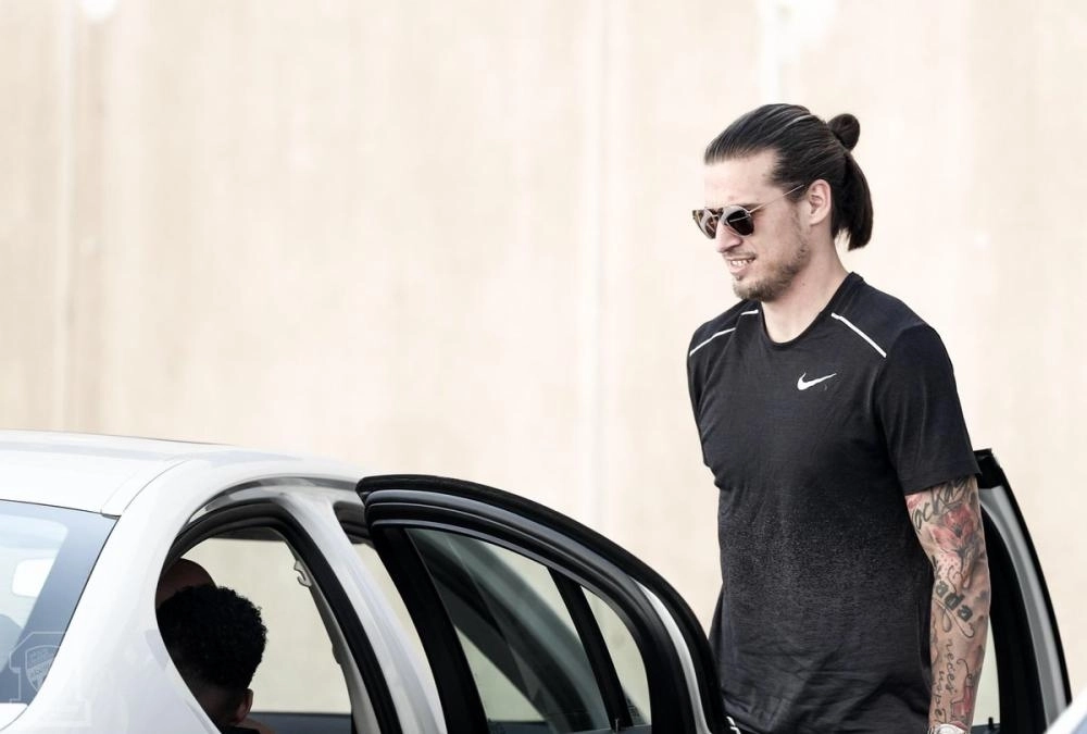 






الصربي ألكساندر بريجوفيتش أحد صفقات الاتحاد                         (إعلامي الاتحاد)