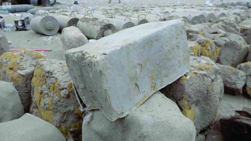 






الحوثيون زرعوا الألغام تحت الحجارة