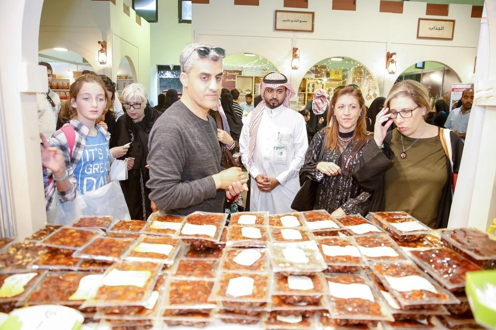 زوار عالميون في المهرجان (مكة)