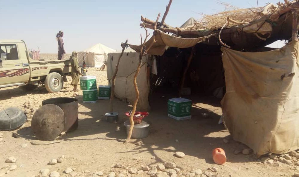 سلال غذائية داخل مخيمات اللاجئين (واس)