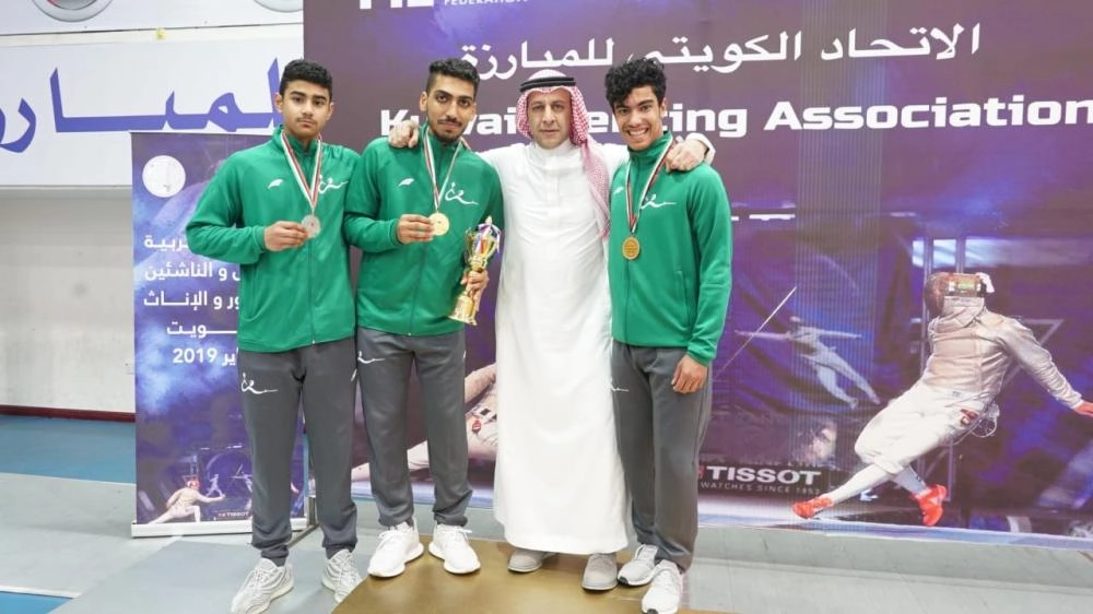 






لاعبو أخضر المبارزة عقب التتويج