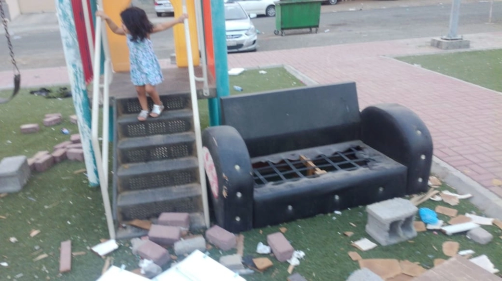 محتويات حديقة جرى العبث بها وتكسيرها (مكة)