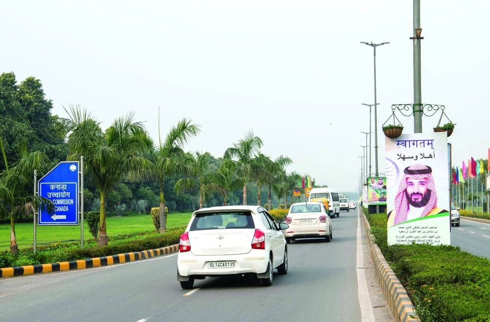 لافتات ترحيبية بزيارة ولي العهد